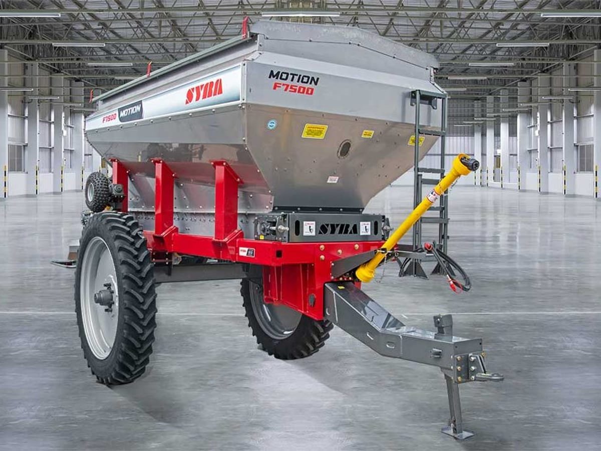 Fertilizadora Syra Motion F7500 de acero inoxidable, a cinta, de arrastre