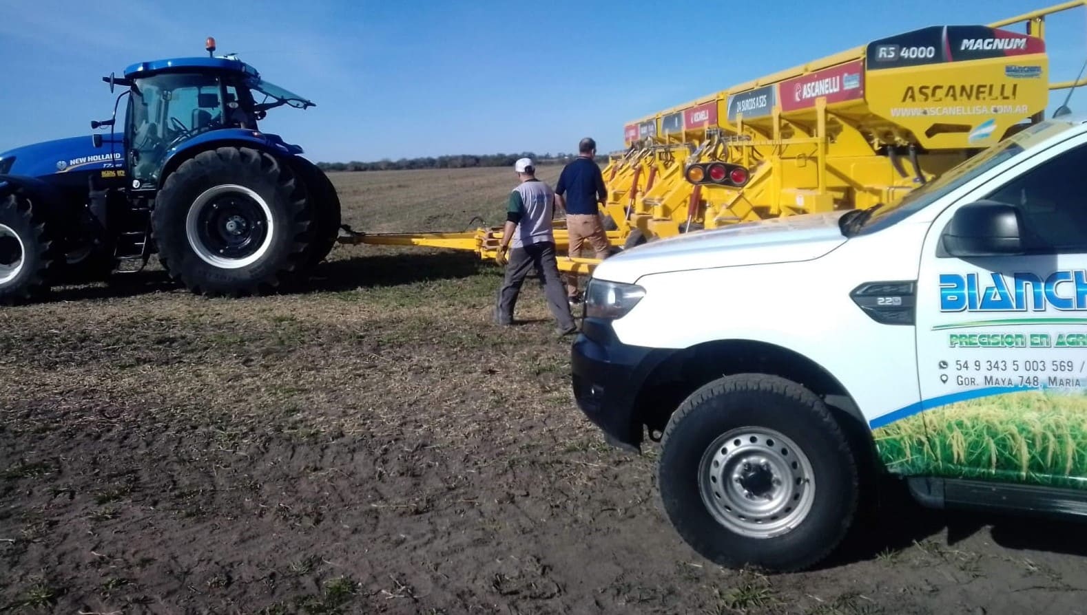 Servicio técnico de Bianchini trabajando a campo