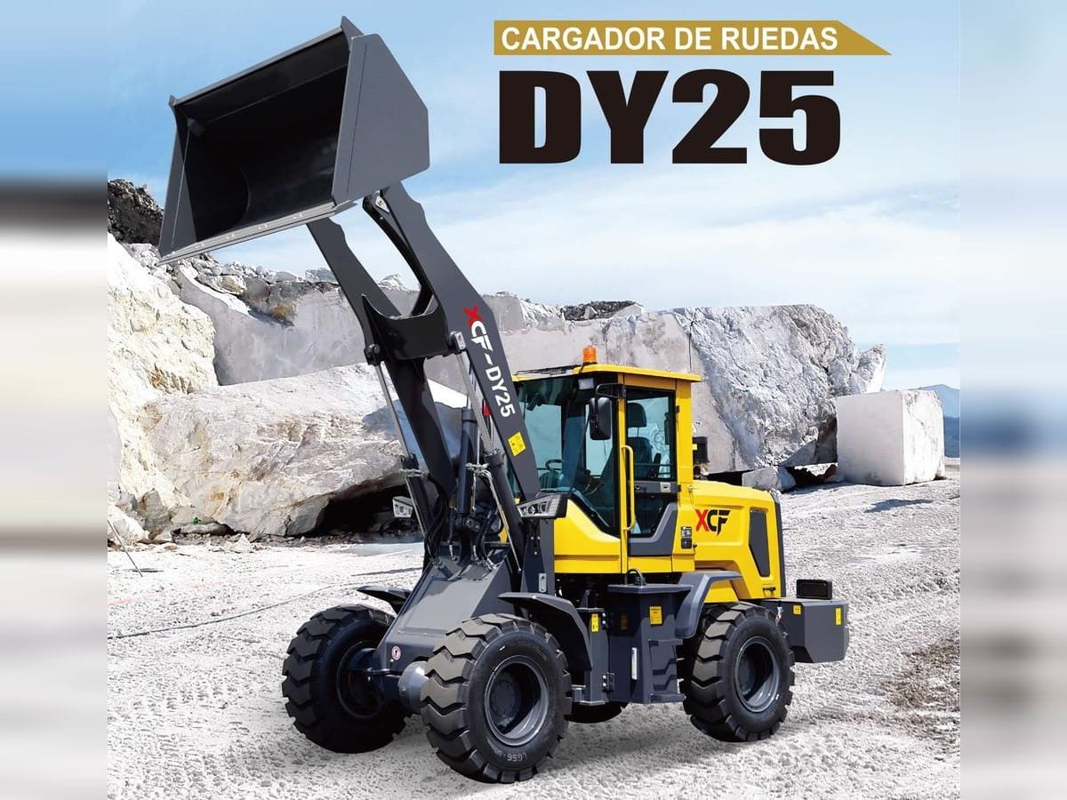 Pala cargadora articulada XCF DY25 con el balde levantado en una cantera