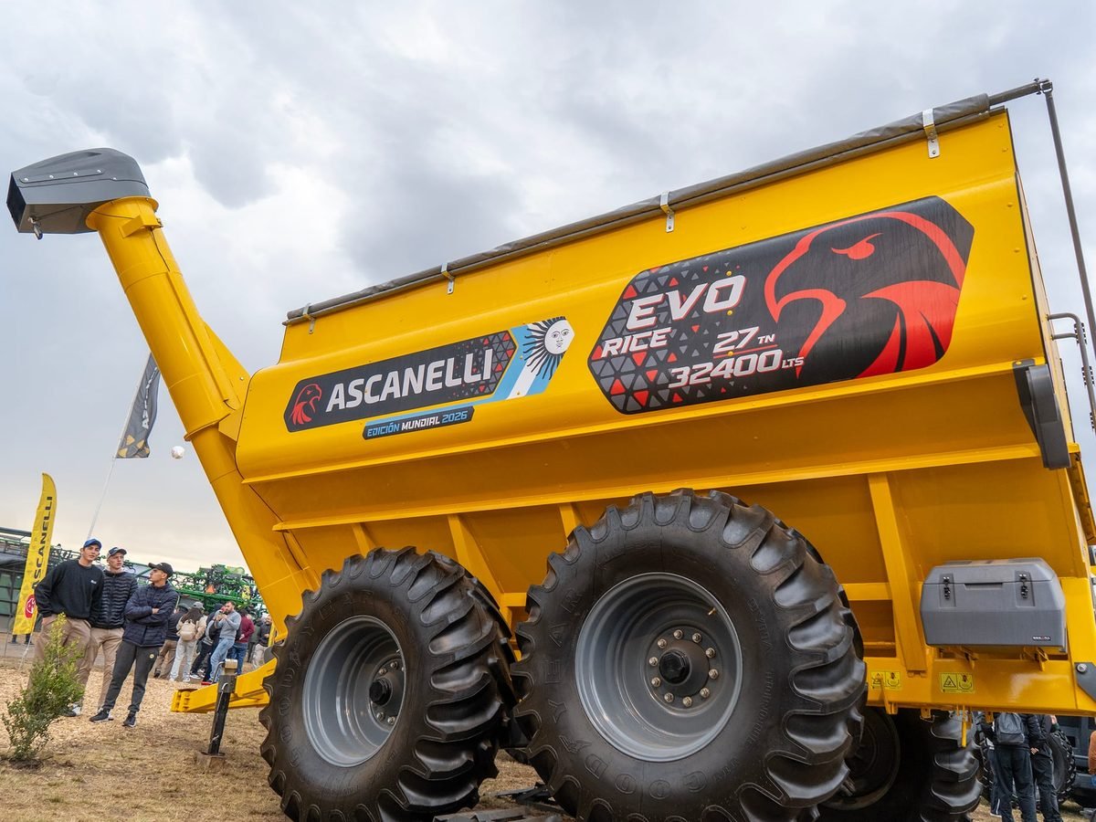 Tolva Ascanelli EVO 27 Rice de 32.400 litros con ruedas de taco alto