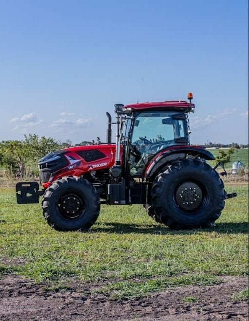 Tractor Traxor TRX 115 de costado