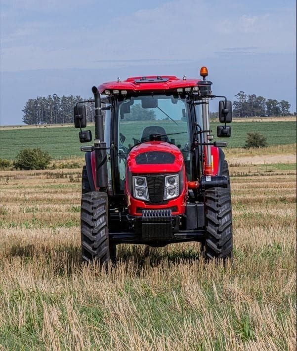 Tractor Traxor TRX 130 de frente