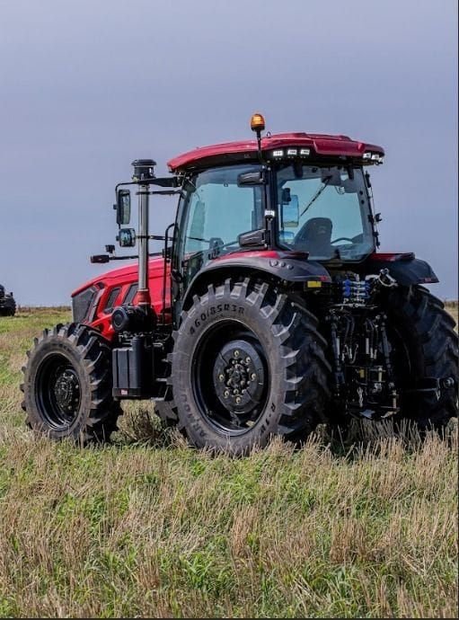 Tractor Traxor TRX 130 de atrás y de costado