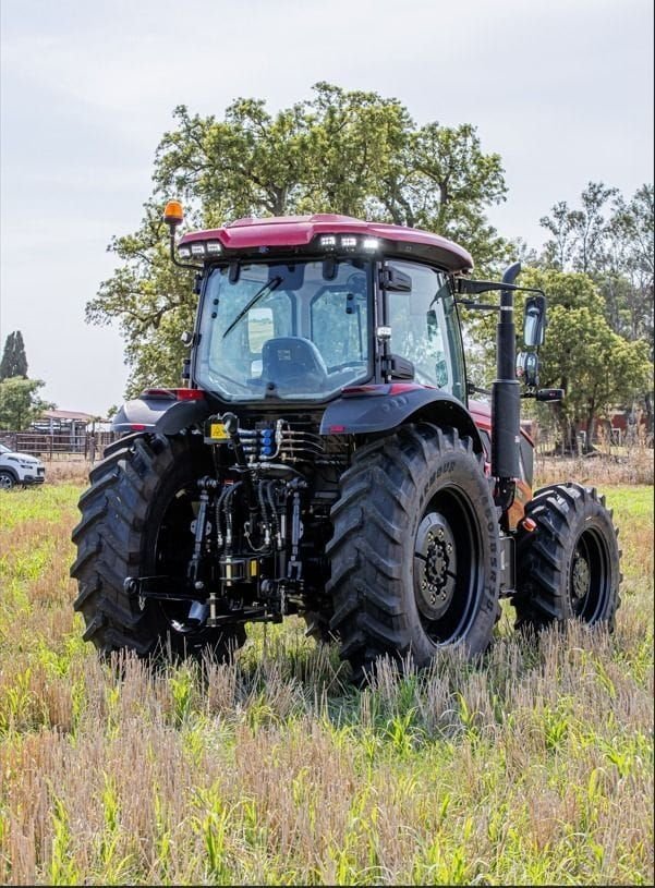 Tractor Traxor TRX 130 de atrás, con el tres puntos