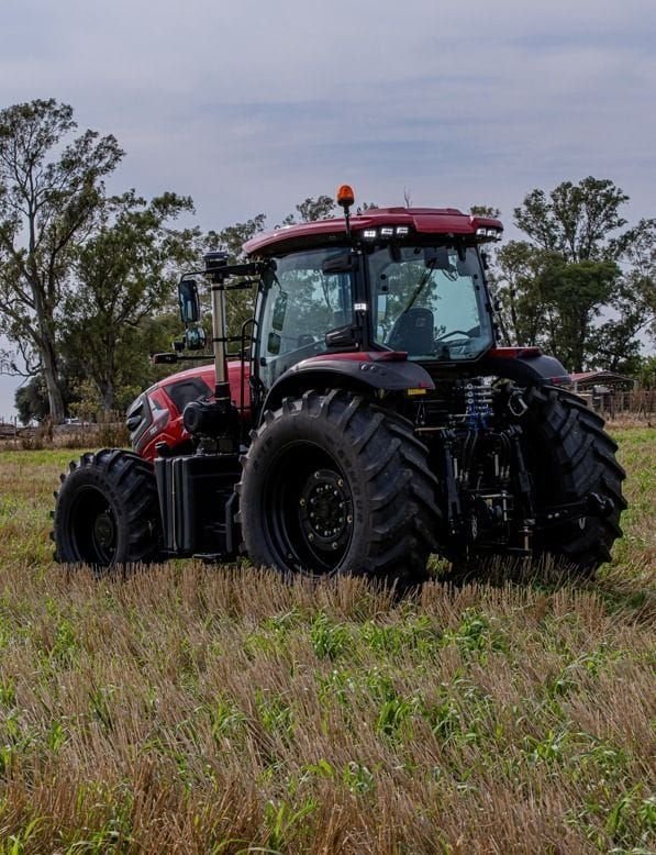 Tractor Traxor TRX 150 de atrás y de costado