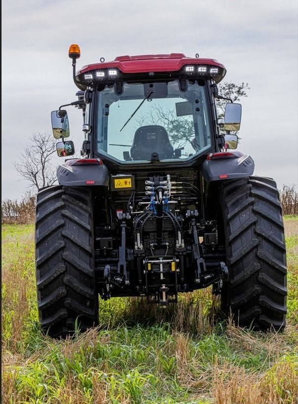 Tractor Traxor TRX 150 de atrás, con el tres puntos
