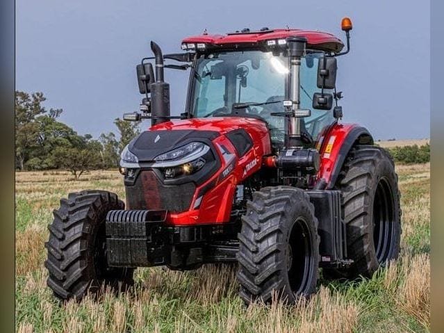 Tractor Traxor TRX 150 rojo con cabina
