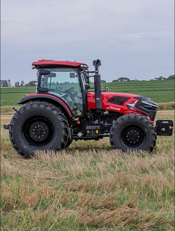 Tractor Traxor TRX 180 de costado