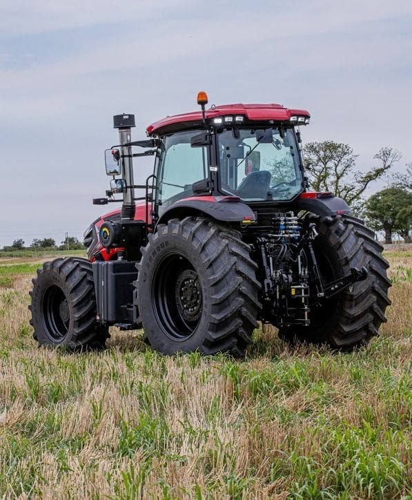 Tractor Traxor TRX 180 de atrás y de costado, del otro lado