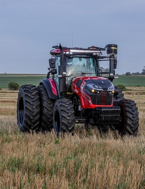 Tractor Traxor TRX 200, igual por fuera al TRX 260, de frente, con duales