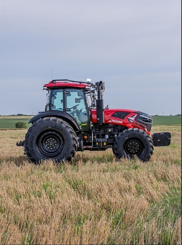 Tractor Traxor TRX 200, igual por fuera al TRX 260, de costado