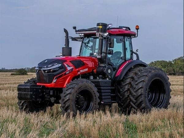 Tractor Traxor de alta gama con duales (foto del TRX 200, igual por fuera al TRX 220)