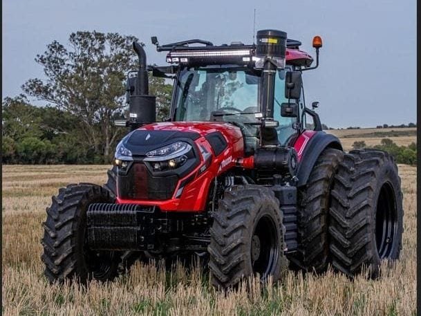 Tractor Traxor de alta gama con duales (foto del TRX 200, igual por fuera al TRX 260)