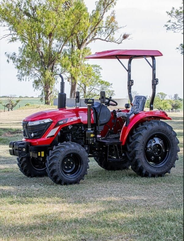 Tractor Traxor TRX 50 con techo y barra antivuelco
