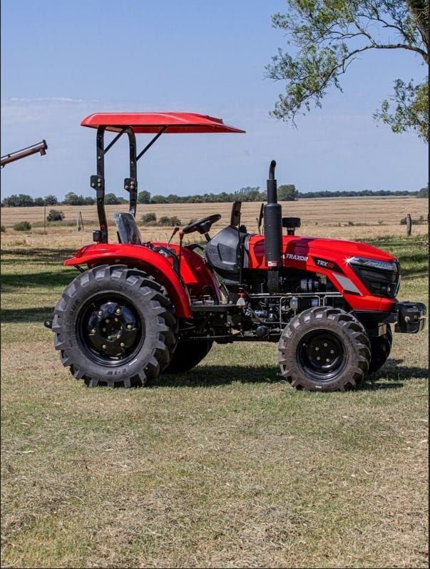 Tractor Traxor TRX 50 de costado