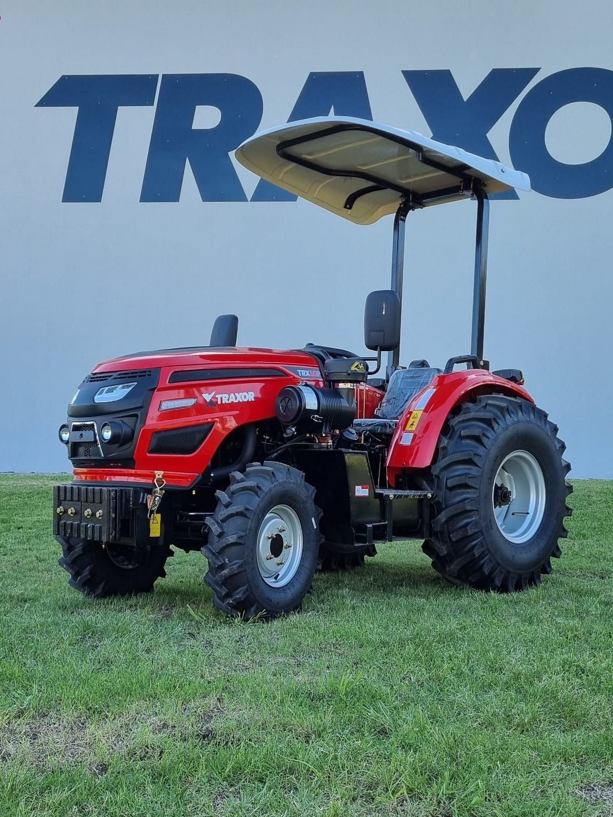 Tractor compacto Traxor TRX 50 P con techo