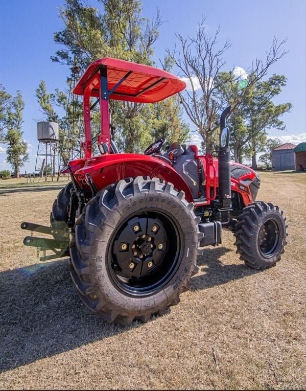Tractor Traxor TRX 80 con techo, de atrás y de costado