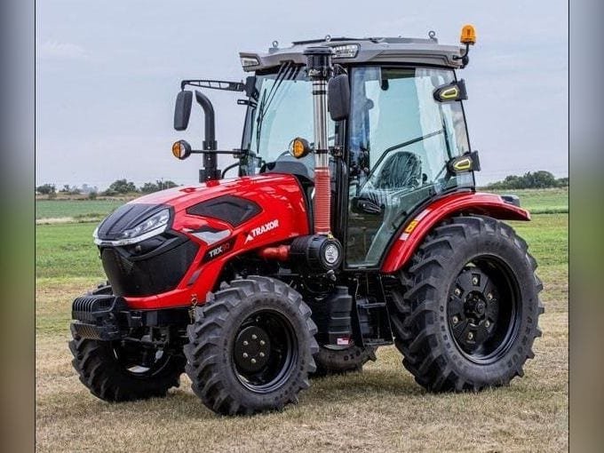 Tractor Traxor TRX 80 rojo con cabina