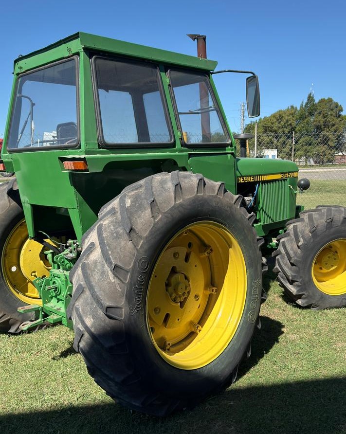 JOHN DEERE 3350 Cabinado año 1996